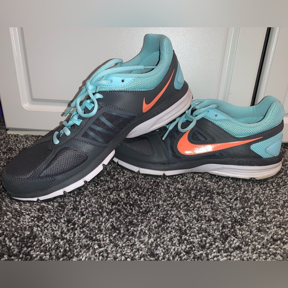 Nike Air Relentless Women's Teal and Orange Athletic Shoes - Picture 3 of 6